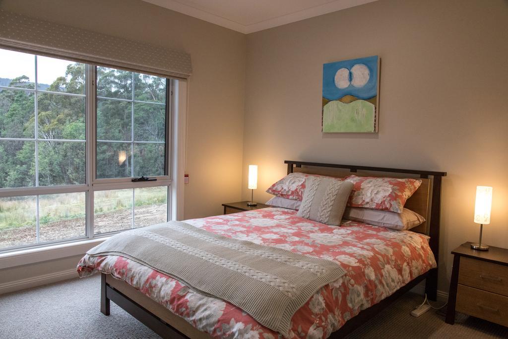 Mountain Blue Guest House เดโลเรน ภายนอก รูปภาพ